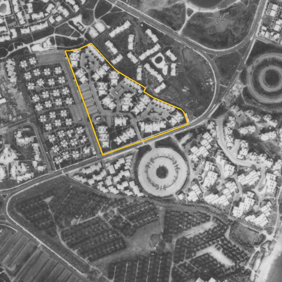 Aerial photo, 9 November 1982: the finished residence